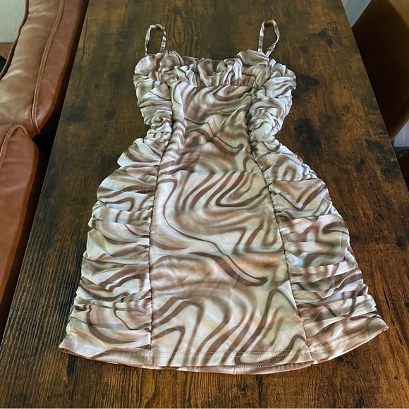Brown Swirl Print Ruched Mini Dress - Picture 15 of 15